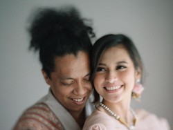 Hidup Sederhana, Arie Kriting Pamerkan Indah Permatasari Masak Ikan Tongkol