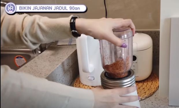 Blender penyedap rasa dan bubuk cabe pedas untuk bumbu mie lidi