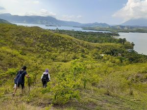 Bukit Yomokho Berlatar Danau Sentani, Punya Jejak Prasejarah Bukit Yomokho Berlatar Danau Sentani, Punya Jejak Prasejarah