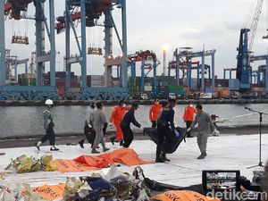 Saat Cuaca Sempat Bikin Pencarian Lanjutan Sriwijaya Air Tertunda Saat Cuaca Sempat Bikin Pencarian Lanjutan Sriwijaya Air Tertunda