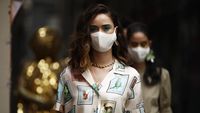9 Foto Melbourne Fashion Week: Model Bermasker Show di Jalanan