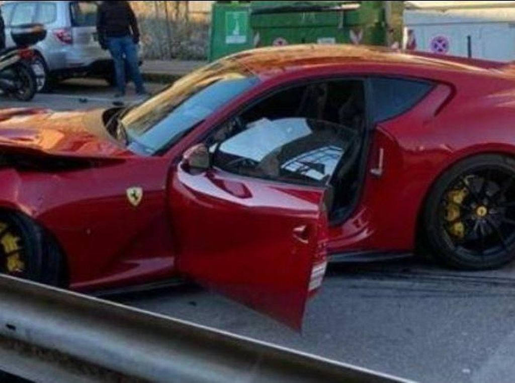 Ciloko! Tukang Cuci Mobil Bikin Ringsek Ferrari Milik Pelanggan Ciloko! Tukang Cuci Mobil Bikin Ringsek Ferrari Milik Pelanggan