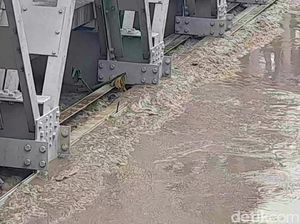 Gelagar Terendam Air, Jembatan Sungai Pemali di Brebes Ditutup