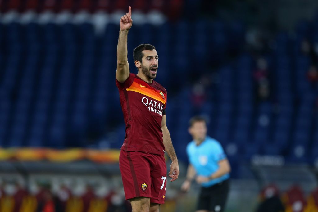 ROME, ITALY - NOVEMBER 05:  Henrikh Mkhitaryan of AS Roma celebrates after scoring the opening goal during the UEFA Europa League Group A stage match between AS Roma and CFR Cluj at Stadio Olimpico on November 5, 2020 in Rome, Italy.  (Photo by Paolo Bruno/Getty Images)