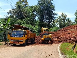 Sempat Tertutup Longsor, Jalan Banjarnegara-Kebumen Kembali Dibuka Sempat Tertutup Longsor, Jalan Banjarnegara-Kebumen Kembali Dibuka