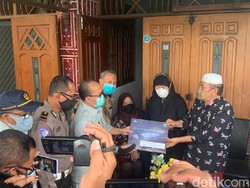 Jasa Raharja Serahkan Santunan ke Keluarga Kru Sriwijaya Air Fadly Satrianto