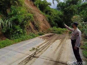 Hati-hati! Jalur Alternatif Mudik Pakis dan Sawangan Magelang Rawan Longsor Hati-hati! Jalur Alternatif Mudik Pakis dan Sawangan Magelang Rawan Longsor