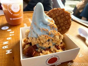 Enaknya Es Krim Seasalt Hojicha dan Waffle Butterfly Pea di Kafe Instagenic