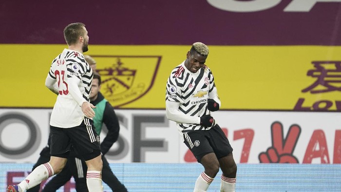 Manchester Uniteds Paul Pogba, right, dances as he celebrates after scoring during the English Premier League soccer match between Burnley and Manchester United in Burnley, England, Tuesday, Jan. 12, 2021. Manchester won the match 1-0.(AP Photo/Jon Super,Pool)