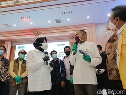 Berikan Bantuan ke Tunawisma, Risma: Ini Tidak Hanya di Jakarta