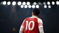 Pada 27 Januari 2021, Ozil akhirnya memilih Fenerbahce sebagai pelabuhan terakhirnya setelah kontraknya bersama Arsenal berakhir. Saat itu, Ozil berstatus tanpa klub setelah kontraknya bersama Arsenal diakhiri lebih cepat enam bulan dari perjanjian awal. (Getty Images/Julian Finney)