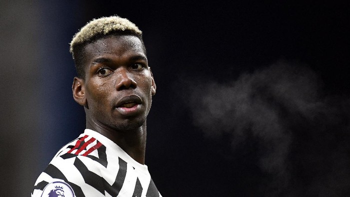 BURNLEY, ENGLAND - JANUARY 12: Paul Pogba of Manchester United looks on during the Premier League match between Burnley and Manchester United at Turf Moor on January 12, 2021 in Burnley, England. Sporting stadiums around England remain under strict restrictions due to the Coronavirus Pandemic as Government social distancing laws prohibit fans inside venues resulting in games being played behind closed doors. (Photo by Peter Powell - Pool/Getty Images)