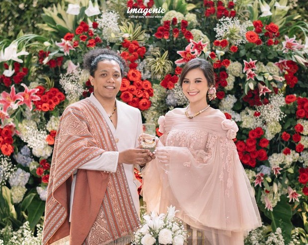 Pernikahan Arie dan Indah/Instagram.com/Indahpermatasari Pernikahan Arie dan Indah