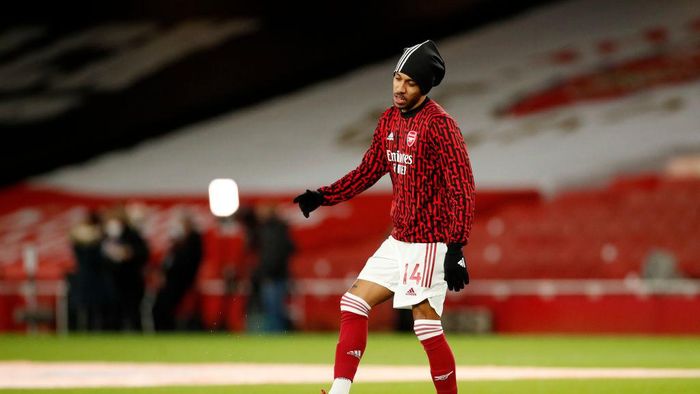 Pierre-Emerick Aubameyang LONDON, ENGLAND - DECEMBER 26: Pierre-Emerick Aubameyang of Arsenal warms up prior to the Premier League match between Arsenal and Chelsea at Emirates Stadium on December 26, 2020 in London, England. The match will be played without fans, behind closed doors as a Covid-19 precaution. (Photo by Andrew Boyers - Pool/Getty Images)