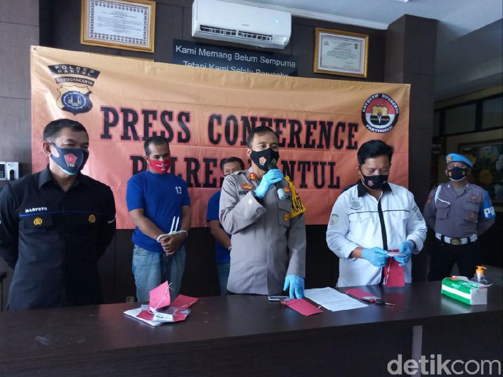 Peras Kepala Sekolah di Bantul, 3 Wartawan Gadungan Diciduk Polisi Peras Kepala Sekolah di Bantul, 3 Wartawan Gadungan Diciduk Polisi