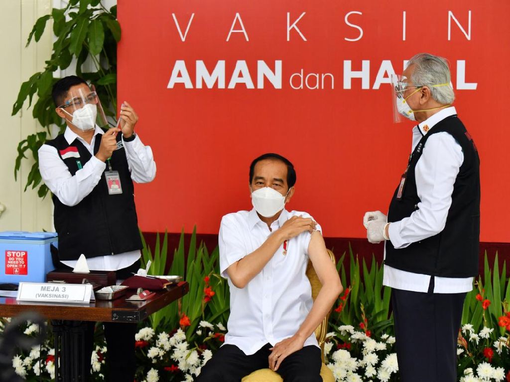 Ditanya Gejala Sebelum Vaksin, Jokowi: Batuk Kecil Saja