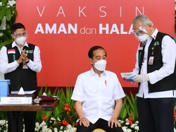 Keluarga Jokowi Disebut Tak Masuk Prioritas Vaksin COVID-19