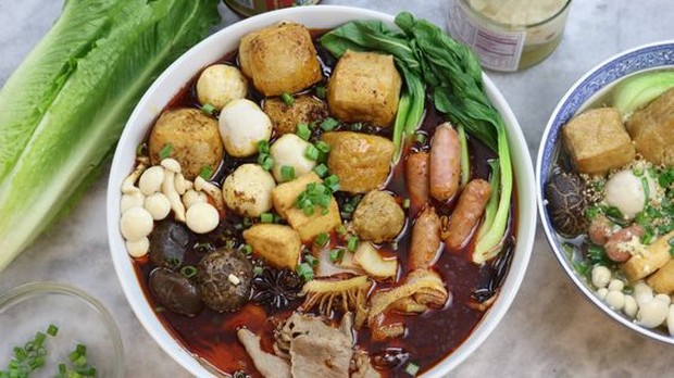 Sajian menu Malatang dengan sup pedas dan menu isian khas penuh sayur dan dilengkapi daging/Sumber/Pinterest/Soupeduprecipes Sajian menu Malatang dengan sup pedas dan menu isian khas penuh sayur dan dilengkapi daging.