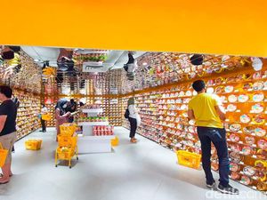 Melihat Surga Mie Instan di Jakarta Barat