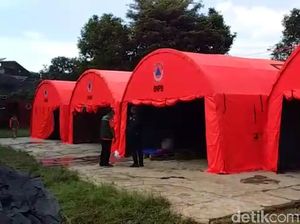 Rawan Longsor Susulan, 6 Tenda Pengungsian Disiapkan untuk Warga Rawan Longsor Susulan, 6 Tenda Pengungsian Disiapkan untuk Warga