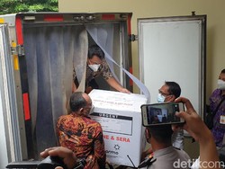 Sidoarjo Terima 4.000 Vaksin COVID-19 di Gelombang Pertama