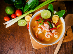 Mengenal Tom Yum, Kuliner Khas Thailand yang Mendunia