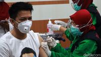Ekspresi Ariel Noah Divaksinasi COVID-19