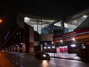 Kasus COVID-19 Masih Tinggi, Laga Aston Villa Ditunda Lagi