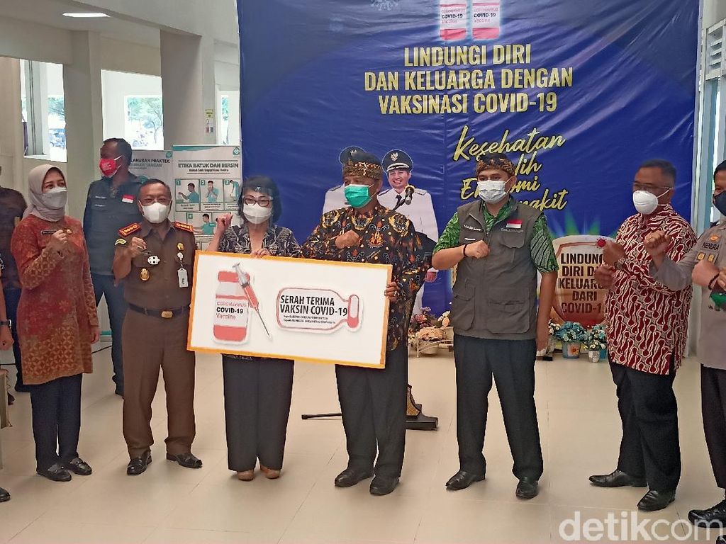 Bupati-Wabup Bandung Tak Ikut Disuntik Vaksin Corona, Ini Penyebabnya Bupati-Wabup Bandung Tak Ikut Disuntik Vaksin Corona, Ini Penyebabnya