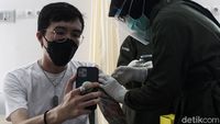 dr Tirta Disuntik Vaksin Corona di Puskesmas Ngemplak Sleman