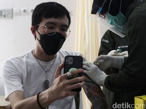Ada Kerumunan Vaksinasi Covid-19 di Sumut, Ini Kata Dokter Tirta Ada Kerumunan Vaksinasi Covid-19 di Sumut, Ini Kata Dokter Tirta