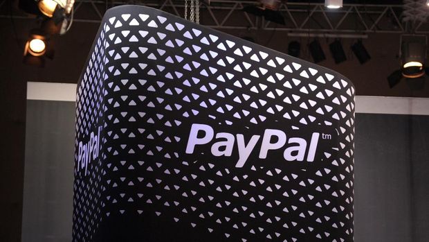 The logo of online payment company PayPal is pictured during LeWeb 2013 event in Saint-Denis near Paris on December 10, 2013. AFP PHOTO  ERIC PIERMONT (Photo by Eric PIERMONT / AFP)