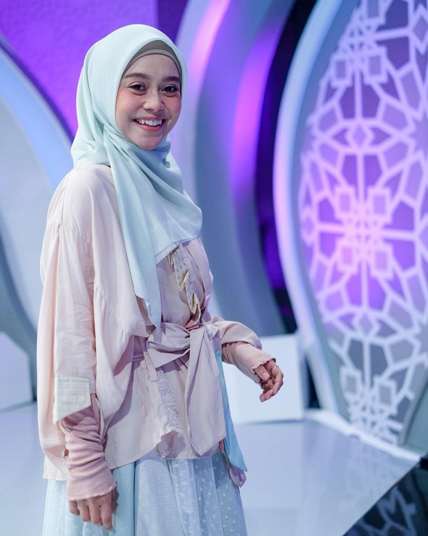 7 Gaya Hijab Cantik Lesti Kejora Untuk Daily Sampai Formal