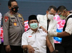 Orang Pertama Divaksin di Kalsel, Paman Birin: Sakit-sakit Nyaman