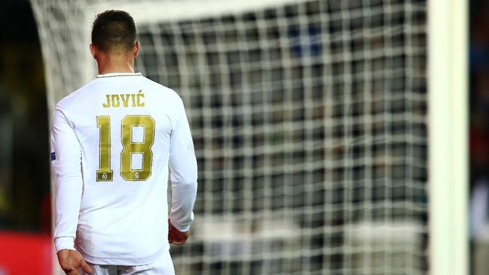 Jovic BRUGGE, BELGIUM - DECEMBER 11: Luka Jovic of Real Madrid looks dejected after being substituted during the UEFA Champions League group A match between Club Brugge KV and Real Madrid at Jan Breydel Stadium on December 11, 2019 in Brugge, Belgium. (Photo by Dean Mouhtaropoulos/Getty Images)