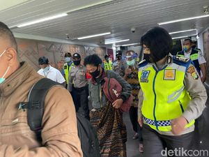 Keluarga 2 Penumpang Sriwijaya Air yang Pakai KTP Orang Tiba di Soetta