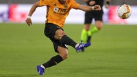 Di lini tengah, ada Joao Moutinho. Pemain Wolves ini belum terlihat tajinya seperti musim lalu (Getty Images)