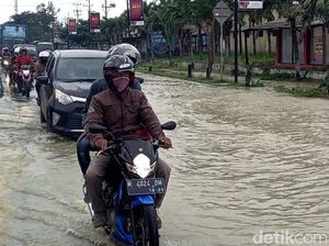 Lalin Pantura Tegal-Pemalang Tersendat Imbas Genangan Banjir