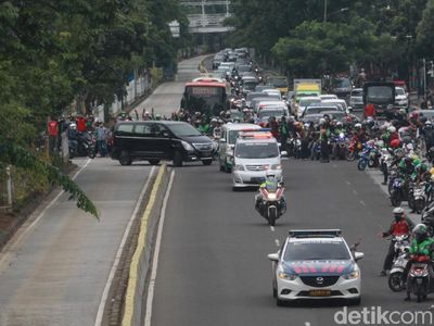 Melihat Iring-iringan Mobil Jenazah Syekh Ali Jaber