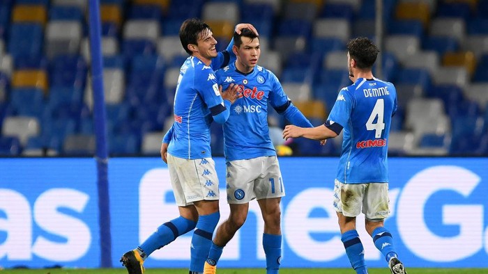 NAPLES, ITALY - JANUARY 13: Hirving Lozano of Napoli celebrates with (L-R) Eljif Elmas and Diego Demme after scoring their teams second goal during the Coppa Italia match between SSC Napoli and Empoli FC at Stadio Diego Armando Maradona on January 13, 2021 in Naples, Italy. Sporting stadiums around Italy remain under strict restrictions due to the Coronavirus Pandemic as Government social distancing laws prohibit fans inside venues resulting in games being played behind closed doors. (Photo by Francesco Pecoraro/Getty Images)