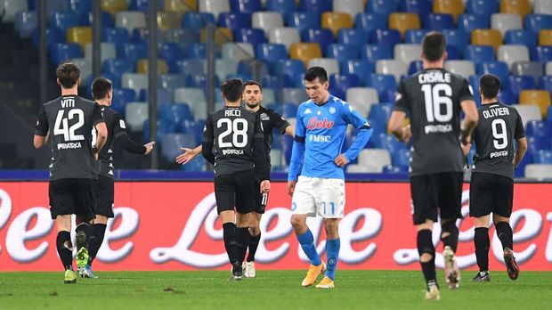NAPLES, ITALY - JANUARY 13: Nedim Bajrami of Empoli celebrates with teammate Samuele Ricci after scoring their team's second goal during the Coppa Italia match between SSC Napoli and Empoli FC at Stadio Diego Armando Maradona on January 13, 2021 in Naples, Italy. Sporting stadiums around Italy remain under strict restrictions due to the Coronavirus Pandemic as Government social distancing laws prohibit fans inside venues resulting in games being played behind closed doors. (Photo by Francesco Pecoraro/Getty Images)