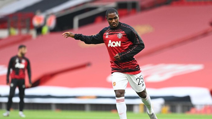 MANCHESTER, ENGLAND - AUGUST 05: Odion Ighalo of Manchester United warms up prior to during the UEFA Europa League round of 16 second leg match between Manchester United and LASK at Old Trafford on August 05, 2020 in Manchester, England. (Photo by Michael Regan/Getty Images)