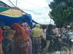 Duh, Pasar Tiban di Brebes Bikin Kerumunan Saat PPKM