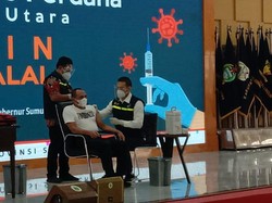 Gubsu Jadi Orang Pertama Disuntik Vaksin Corona di Sumut, Disusul Kapolda