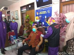 Divaksinasi COVID-19, Plt Walkot Cimahi Sempat Waswas dan Merasa Ngantuk