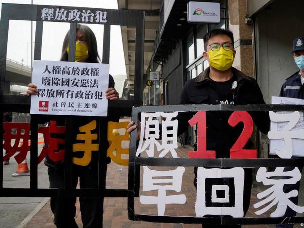 Polisi Tangkap Aktivis yang Bantu Upaya Pelarian Hong Kong 12 Polisi Tangkap Aktivis yang Bantu Upaya Pelarian Hong Kong 12