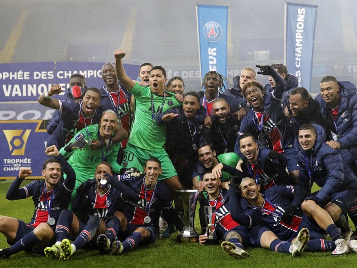 Paris Saint-Germain berhasil menjadi juara Trophee des Champions usai mengalahkan Marseille 2-1 di Stade Bollaert-Delelis, Kamis (14/1/2021) dini hari WIB.