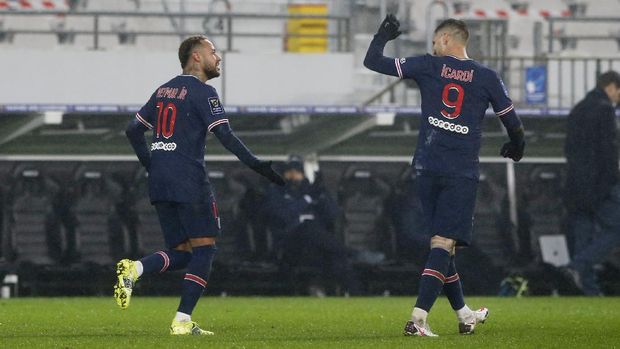 Soccer Football - Trophee des Champions - Final - Paris St Germain v Olympique de Marseille - Stade Bollaert-Delelis, Lens, France - January 13, 2021 Paris St Germain's Neymar celebrates scoring their second goal with Mauro Icardi REUTERS/Pascal Rossignol