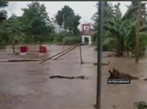 Diterjang Banjir, Jembatan Gantung di Polewali Mandar Ambruk