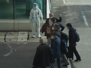 Sebelum Mulai Bertugas, Tim Riset WHO Jalani Karantina di Wuhan